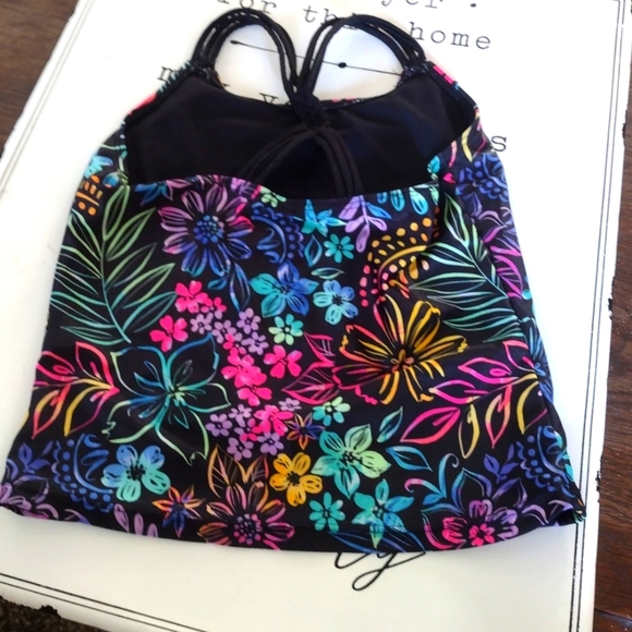 Girl's Swim Top M 7-8 - Picture 3 of 4